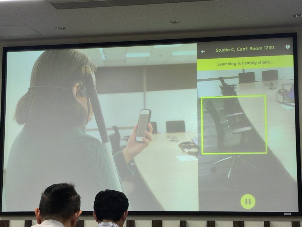 HoloLensを使い、会議室の席順の誘導